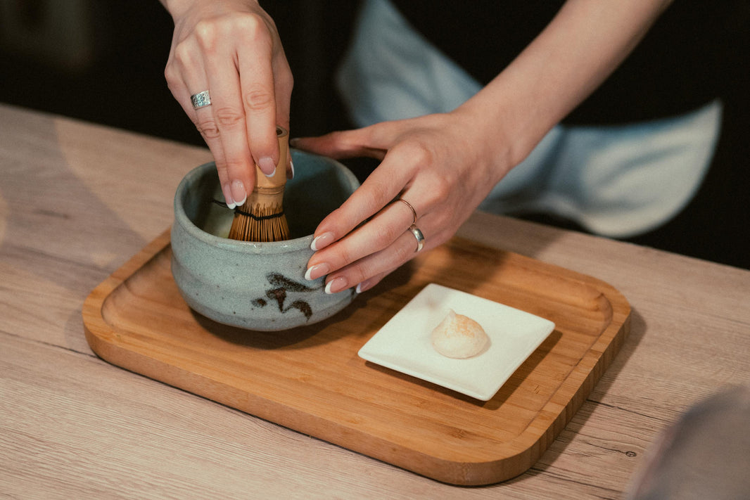 Matcha, kawa, herbata: rytuały współczesnego spokoju