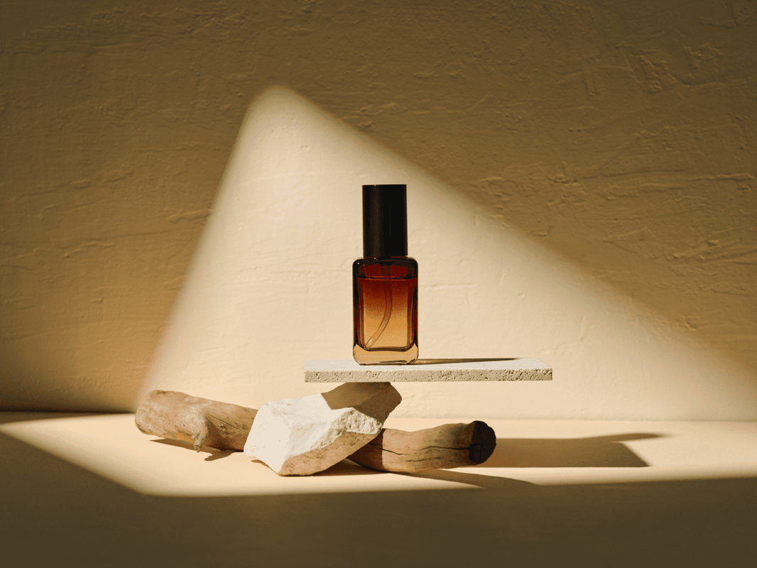 Perfumy niszowe: co to jest i dlaczego różnią się od mainstreamowych