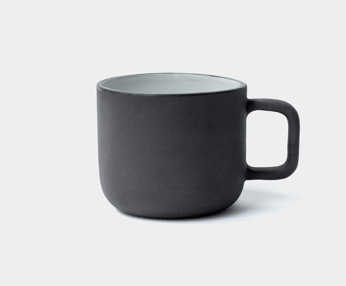 Duży kubek Black – Hadaki – ceramiczny kubek handmade Hadaki