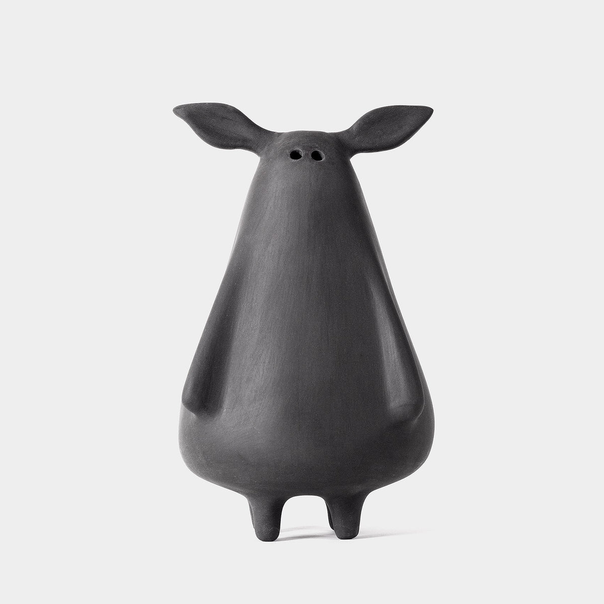 Boogie — rzeźba ceramiczna, kolekcja Creatures – Hadaki, aranżacja