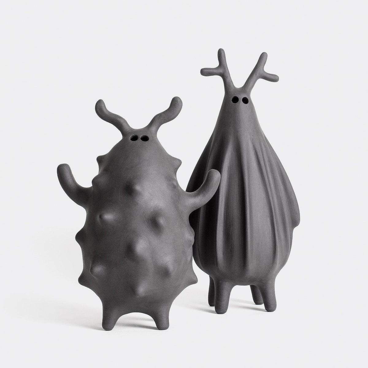Herman — rzeźba ceramiczna, kolekcja Creatures – Hadaki, aranżacja