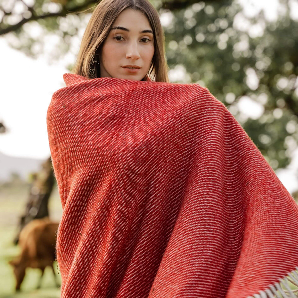 Koc RURU burgund – Hop Design, aranżacja