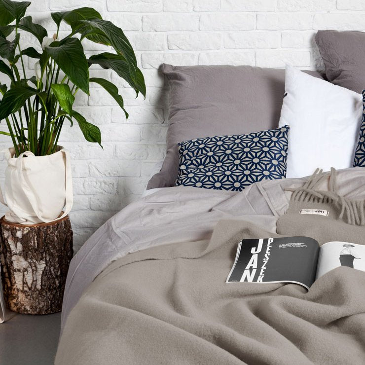 Koc YETI szary ziemisty – Hop Design, aranżacja