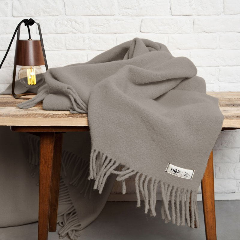 Koc YETI szary ziemisty – Hop Design, aranżacja
