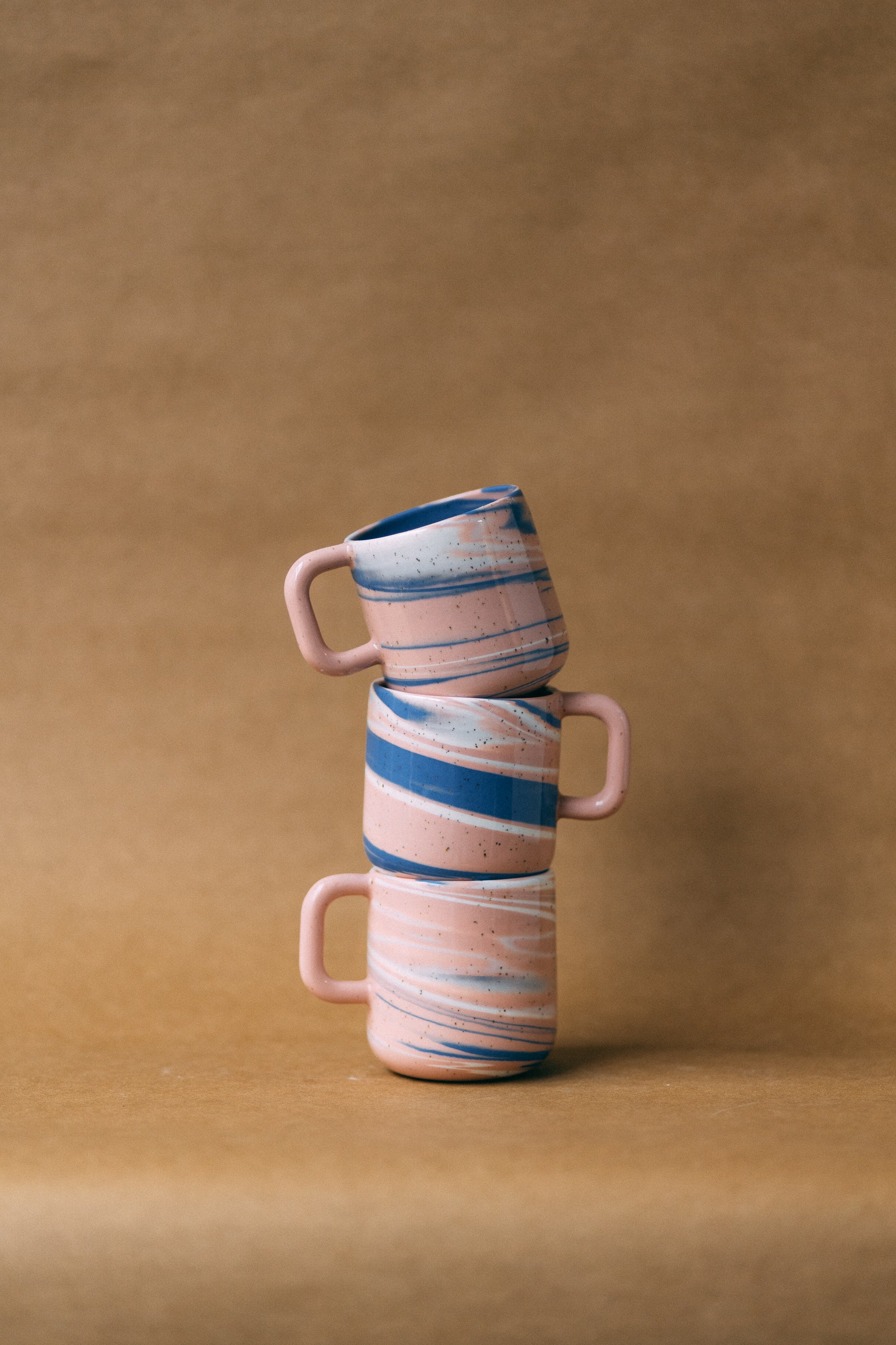 Kubek SMOG z uchem – ceramiczny kubek handmade Zakwas Studio