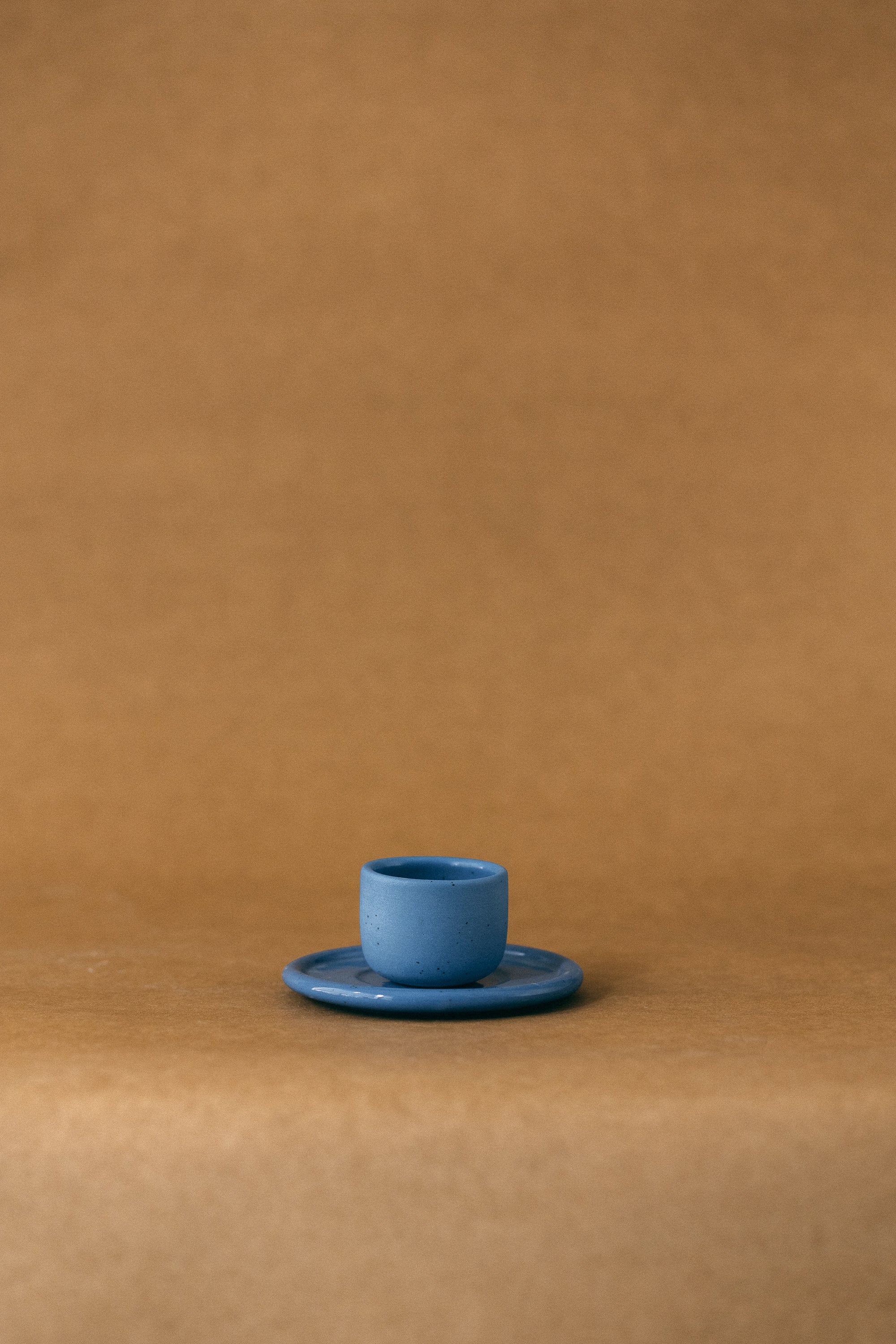 Zestaw PopUp – Mała czarka ze spodkiem – ceramiczny kubek handmade Zakwas Studio