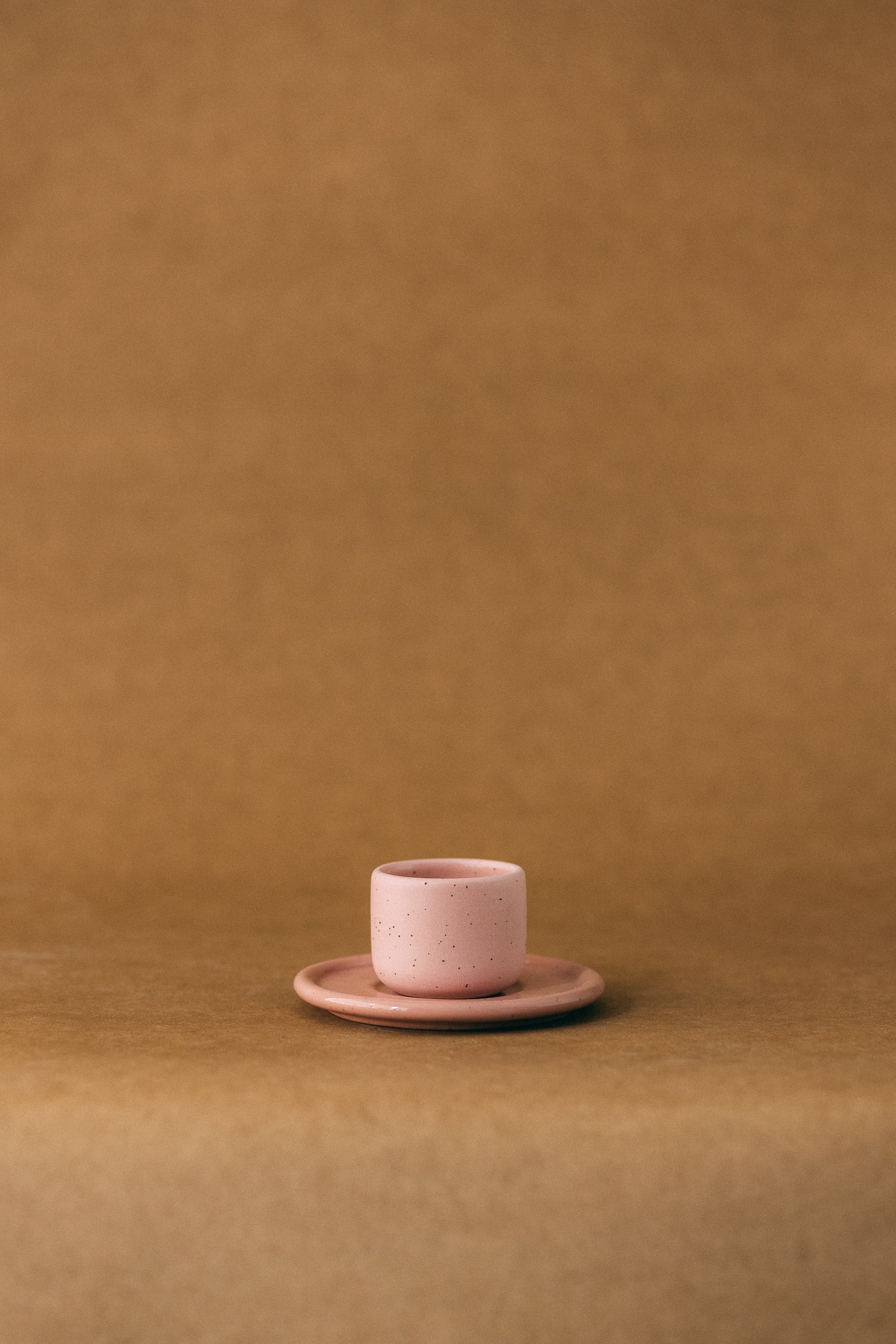 Zestaw PopUp – Mała czarka ze spodkiem – ceramiczny kubek handmade Zakwas Studio