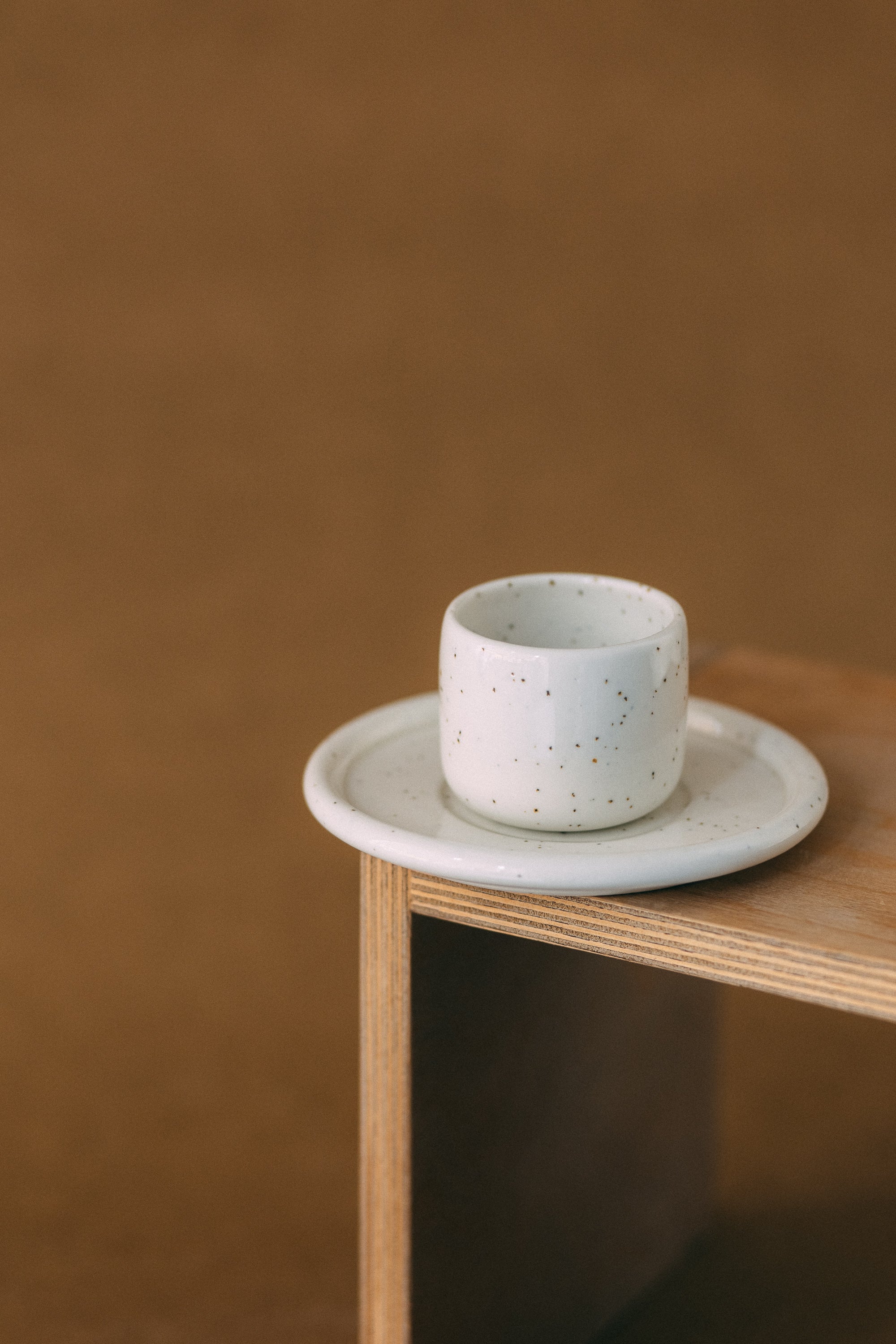 Zestaw PopUp – Mała czarka ze spodkiem – ceramiczny kubek handmade Zakwas Studio