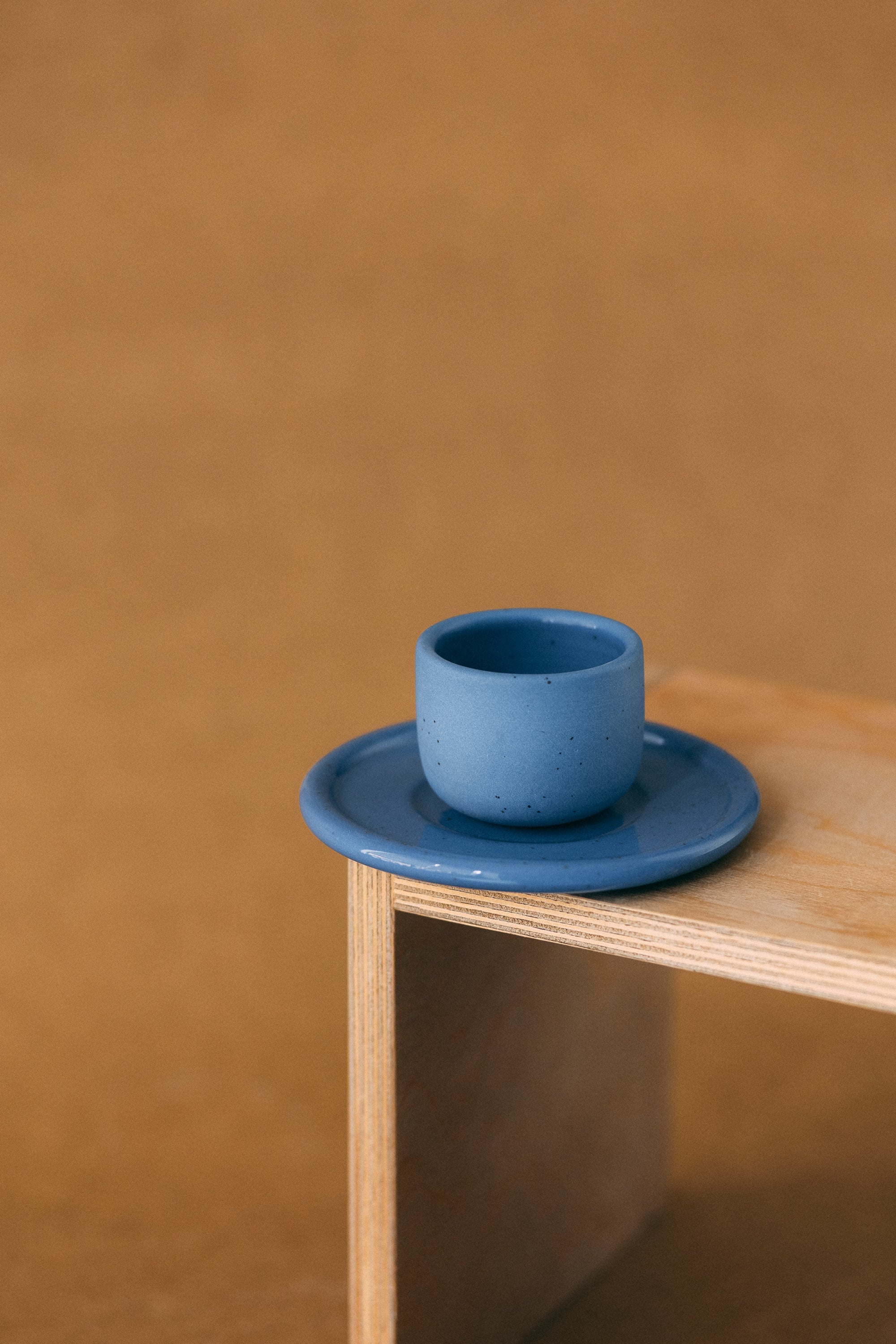 Zestaw PopUp – Mała czarka ze spodkiem – ceramiczny kubek handmade Zakwas Studio