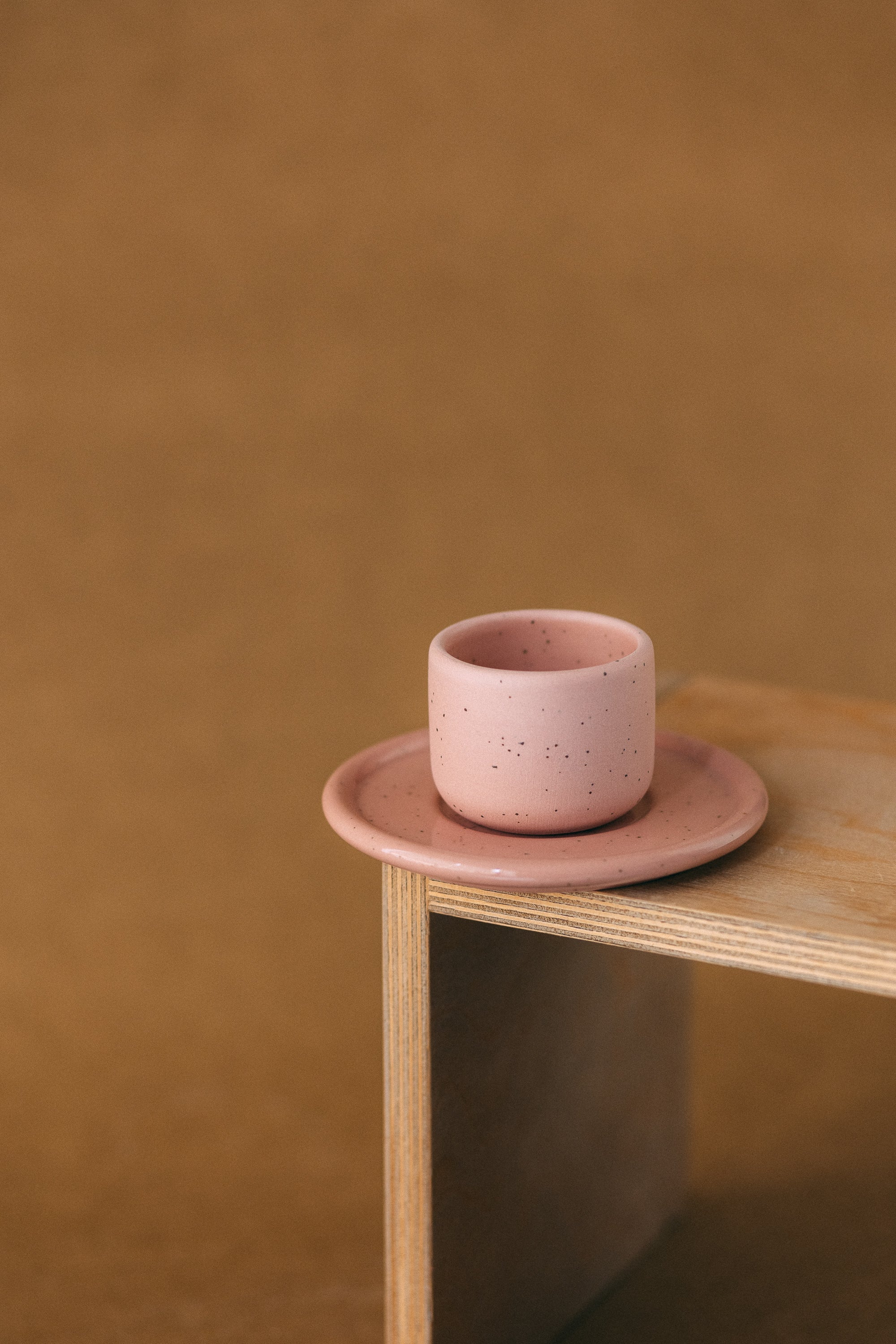 Zestaw PopUp – Mała czarka ze spodkiem – ceramiczny kubek handmade Zakwas Studio