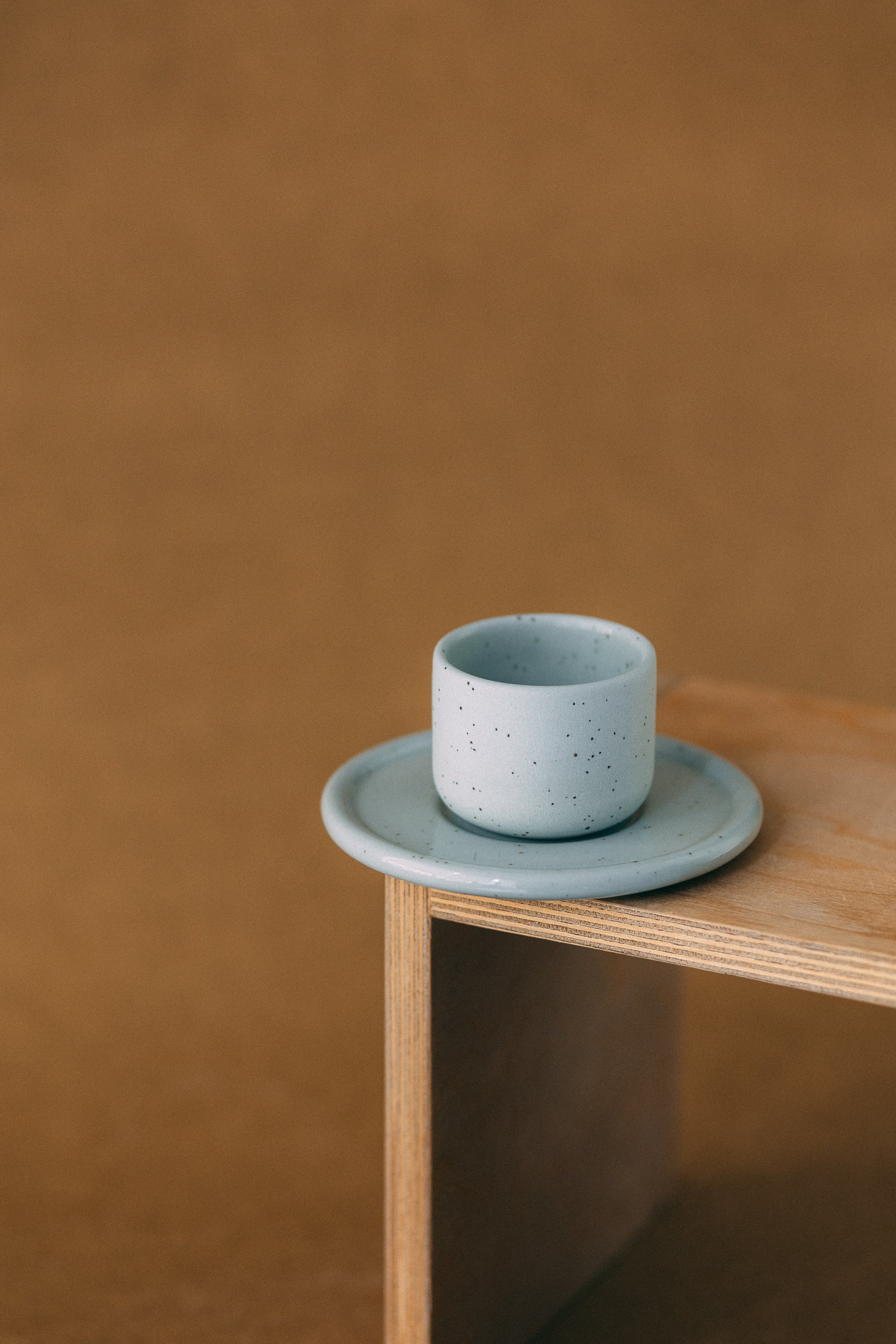 Zestaw PopUp – Mała czarka ze spodkiem – ceramiczny kubek handmade Zakwas Studio